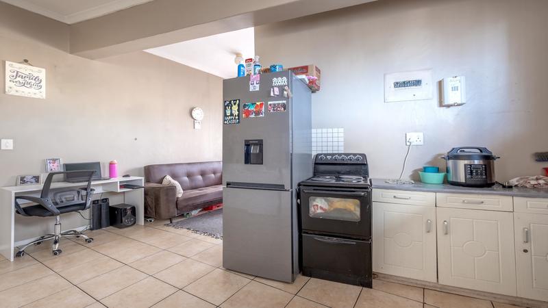 6 Bedroom Property for Sale in Kensington Western Cape